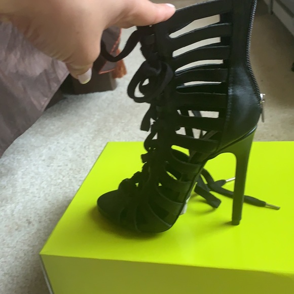 Steve Maden black shoes. - Picture 3 of 6